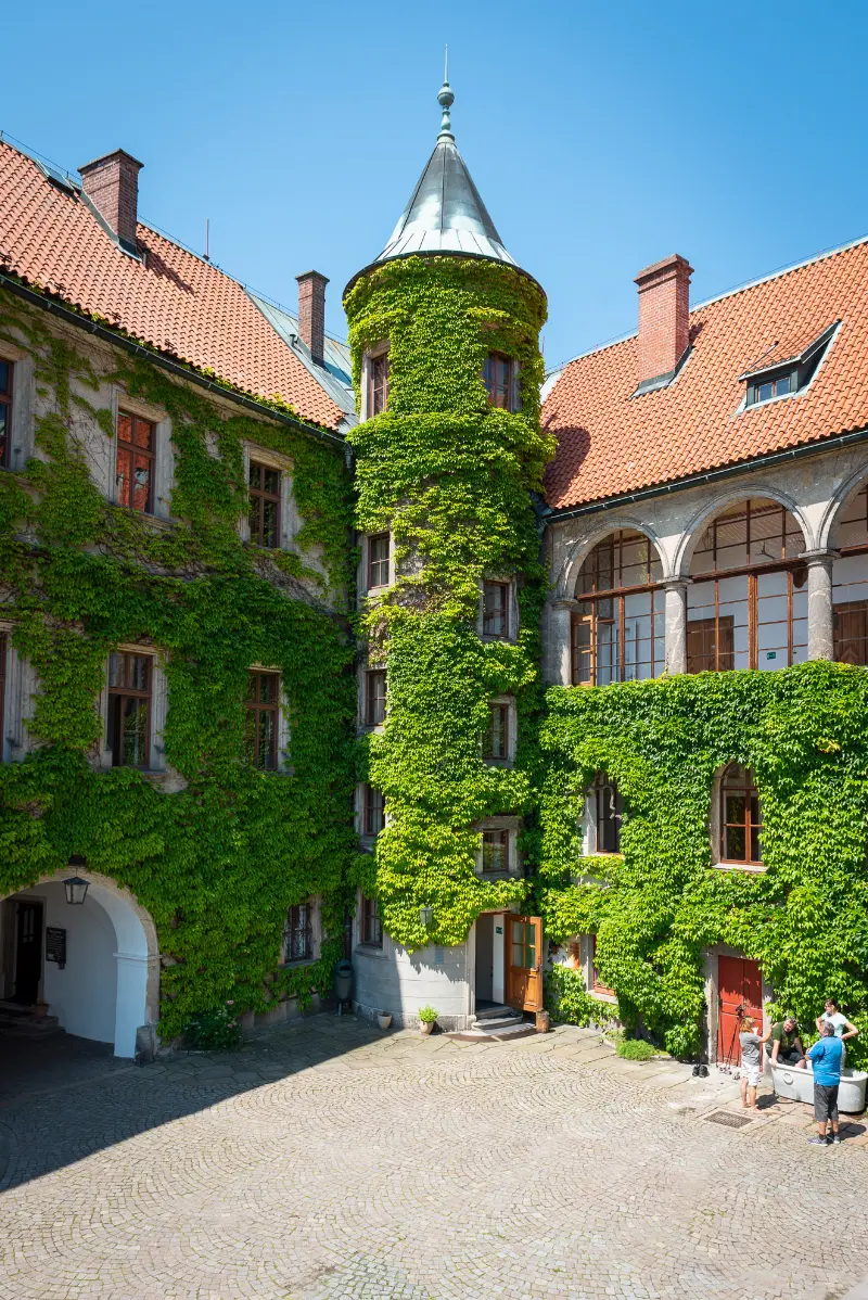 Věž zámku Hrubá Skála