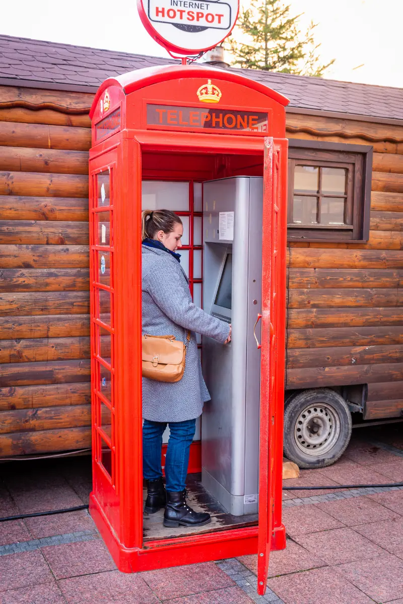 Andrejka zkouší wifi budku