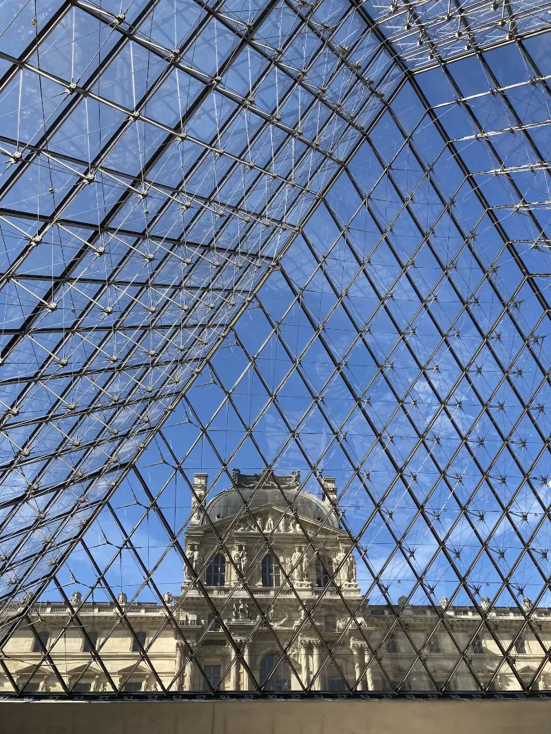 Louvre pyramida